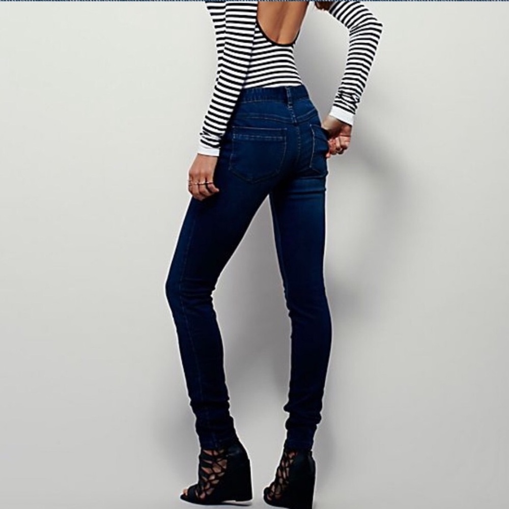 Free People Dark Wash Skinny Jeans size 29